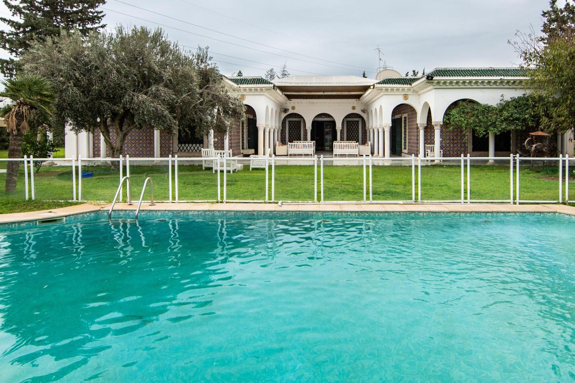 Appartement Prive Dans Une Grande Maison D'Hote La Marsa Extérieur photo